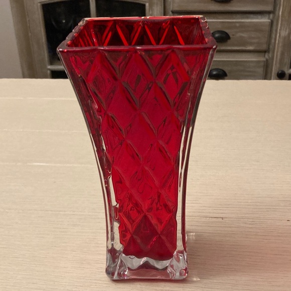 Elegant Red vintage Glass Vase - Picture 2 of 4